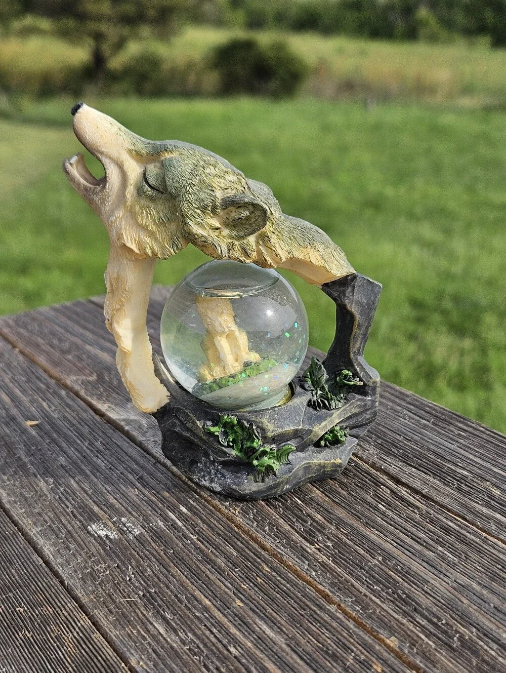 N/A decorative wolf